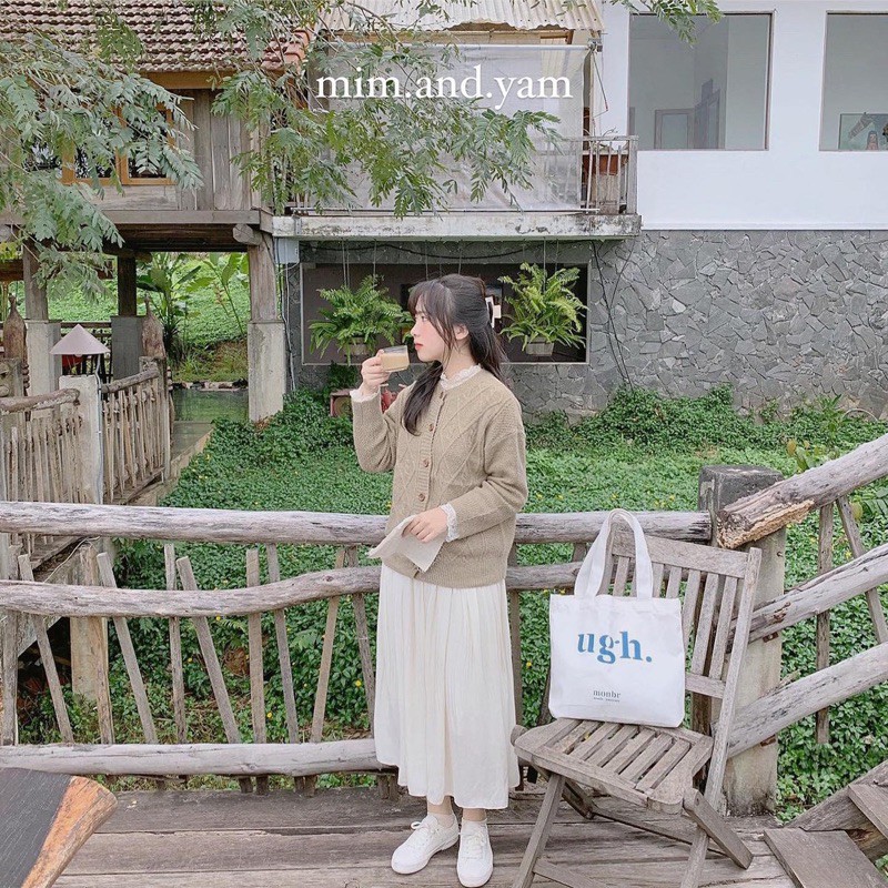 Áo len vặn thừng cúc gỗ