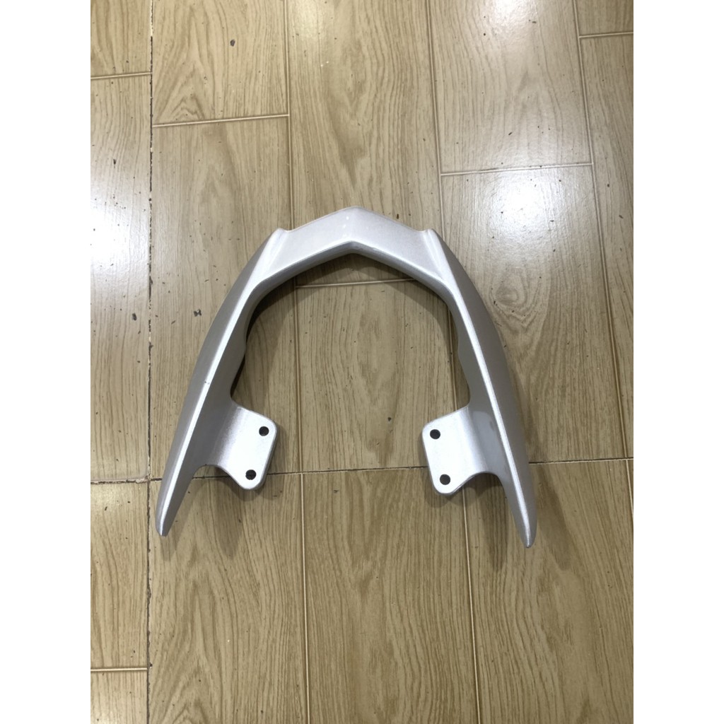 Cảng sau xe winner V1 màu bạc