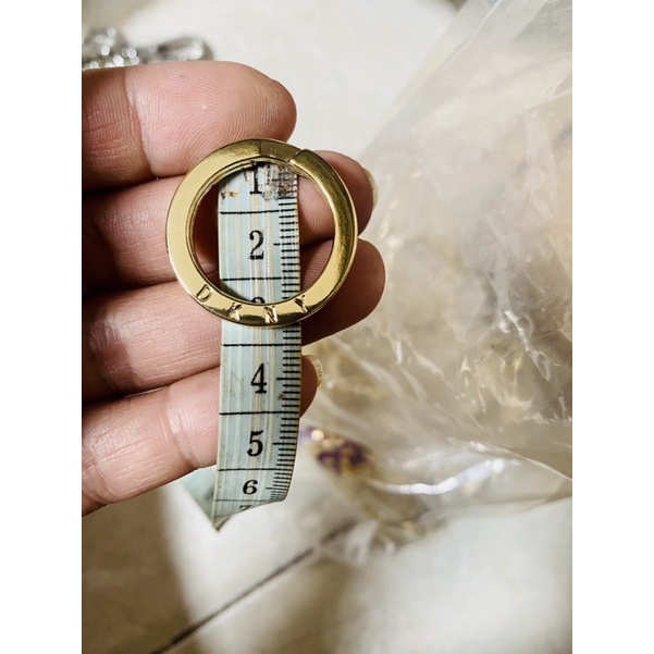 Khoen tròn có móc khoá loại 3,5 cm lọt lòng 2,5 cm giá 10k/4 khoen.