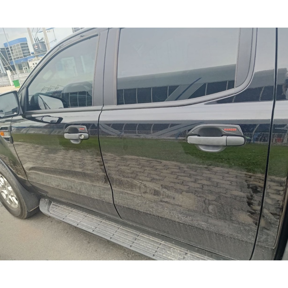 Ốp trang trí xe Ford Ranger 2022 2023 màu đen thể thao đẹp