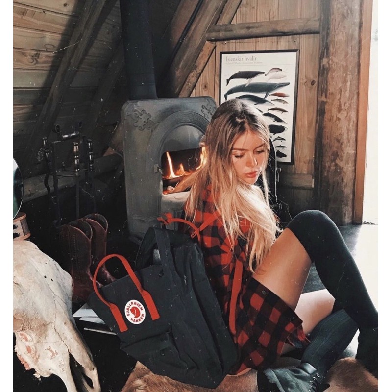 Balo Kanken Đen Quai Đỏ