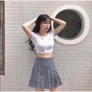 Áo croptop phối nút thêu hoa cúc