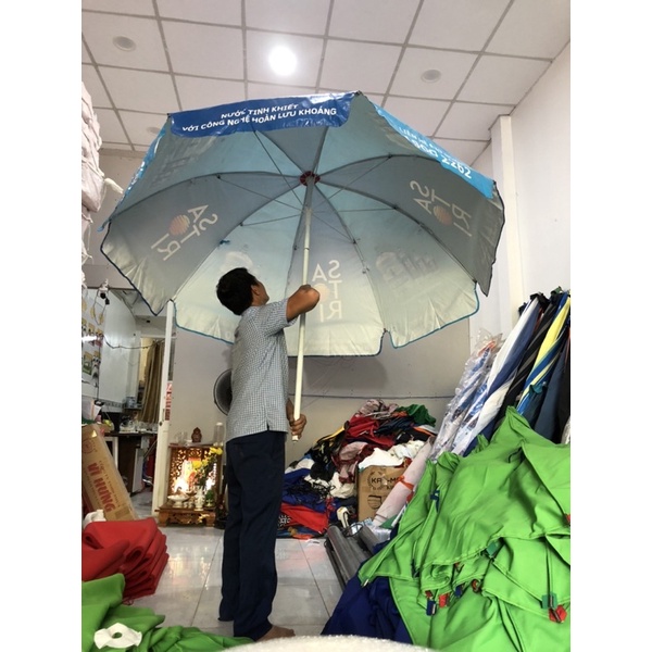 [ bao gồm đế có bê tông ] Ô DÙ bán hàng ngoài trời rộng 2m4 giao mẫu ngẫu nhiên hoặc ib check mẫu