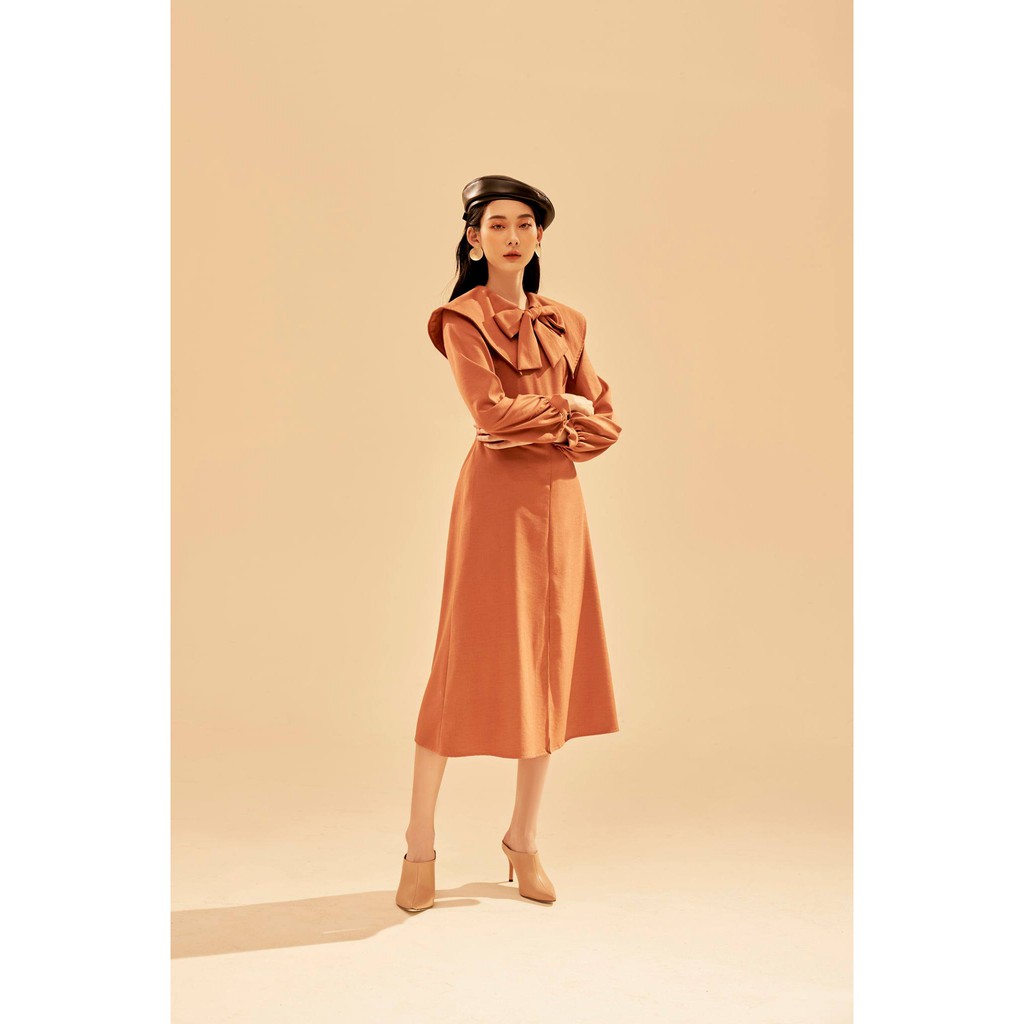 INO - Váy Anne Dress - Váy midi vải đũi màu camel có chi tiết buộc nơ ở cổ