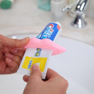 Dụng Cụ Nặn Kem Đánh Răng Hình Đôi Môi