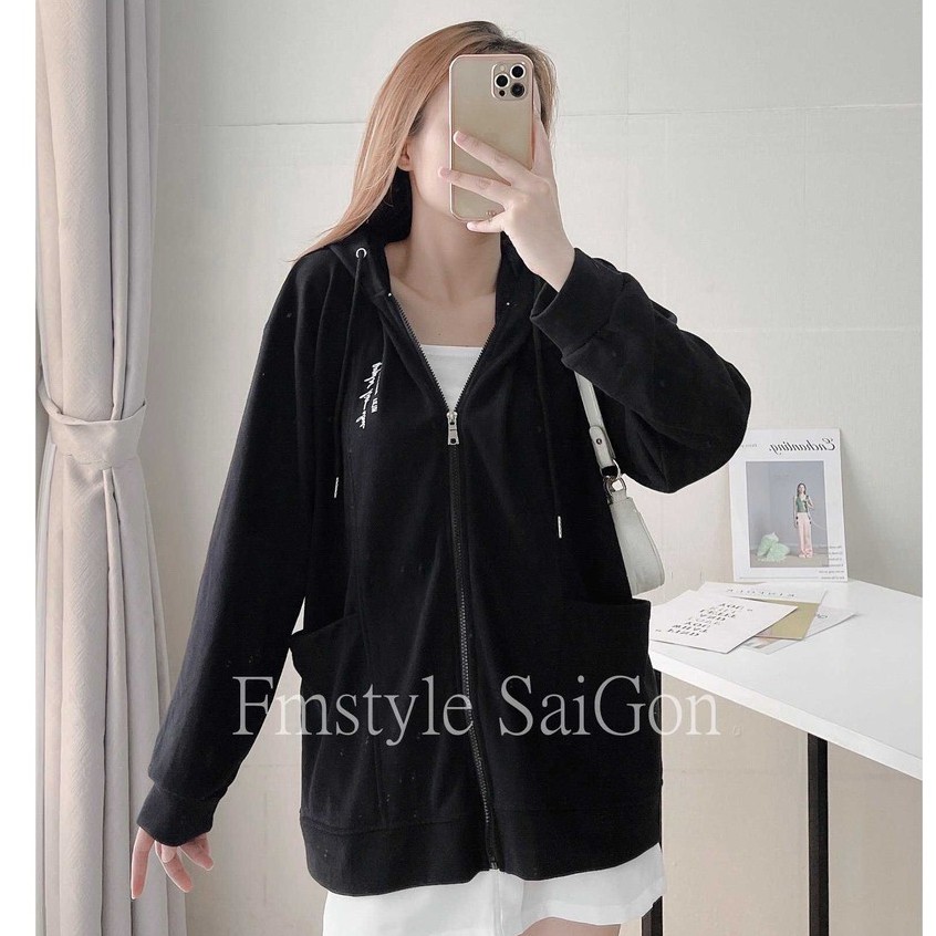 Áo khoác có nón 2 túi vuông thêu chữ ulzzang thời trang nữ VM STYLE 21KU06ND0701