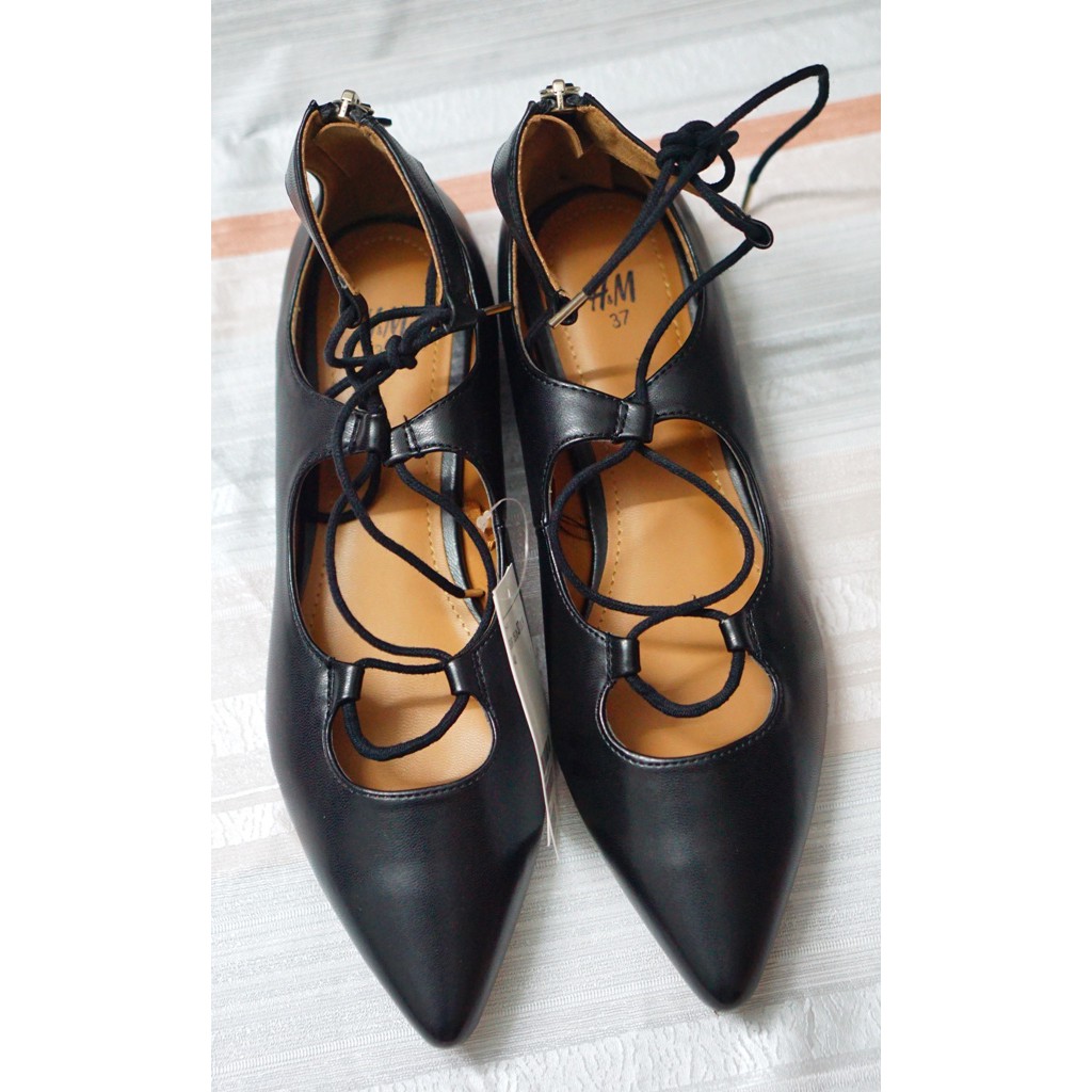 Giày đế bằng HM