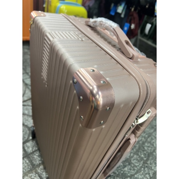 Vali size 22 bọc góc hồng