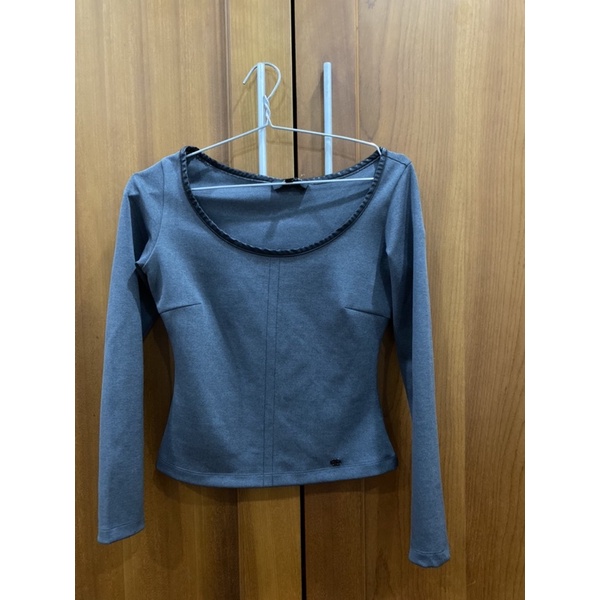 Thanh lý áo Elise size S màu xanh rêu mới 95%