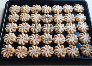 Bánh khóm hoa mai