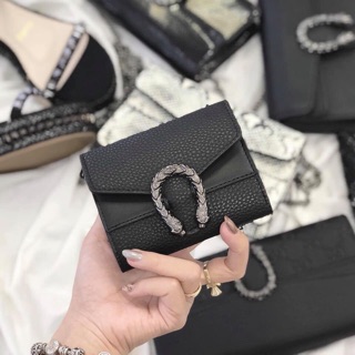 Ví ngắn đầu rắn