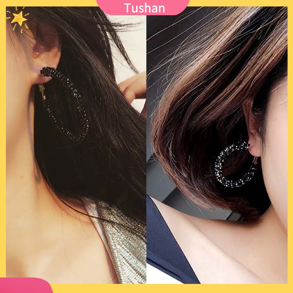 Khuyên tai dáng tròn phong cách thời trang tinh tế cho phái nữ