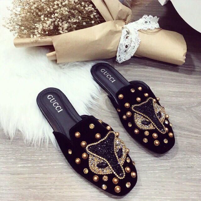 Giày sục nữ đính hạt hồ ly mũi nhọn | BigBuy360 - bigbuy360.vn