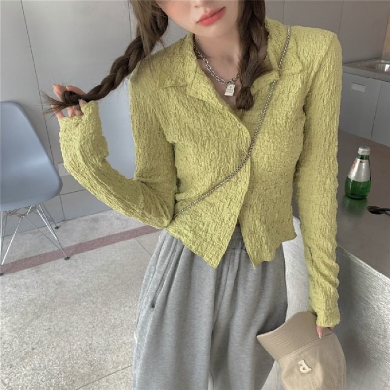 Áo Kiểu KOYCE TOP thiết kế form sơmi ôm với chất vải len thu day dặn nhiều màu sắc dễ mix và phối đồ