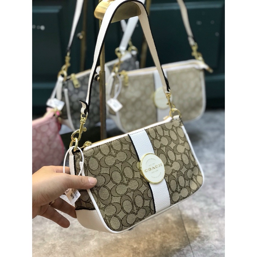 Túi kẹp nách 𝘊𝘰𝘢𝘤𝘩 phối chữ size 23 cm