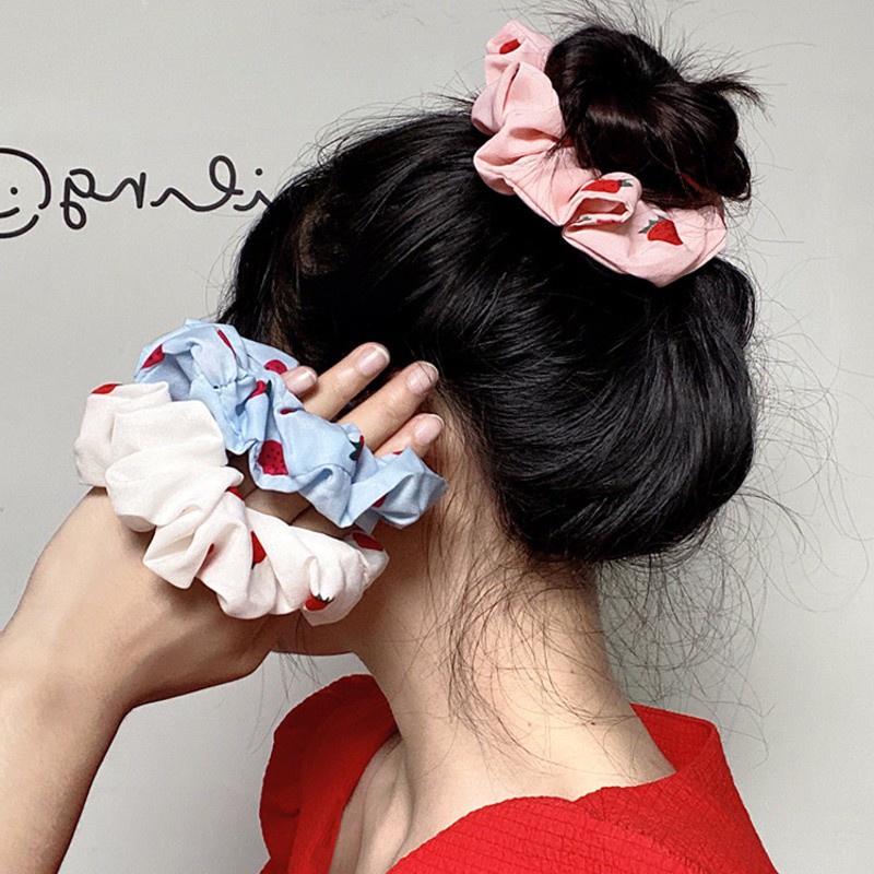 Dây buộc tóc cỡ lớn họa tiết dâu tây dễ thương cho nữ