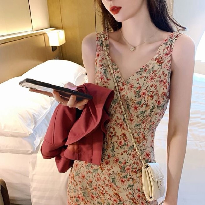 Đầm Voan Dài Qua Gối Cổ Chữ v Xẻ Tà Họa Tiết Hoa Nhí Xinh Xắn Hợp Thời Trang