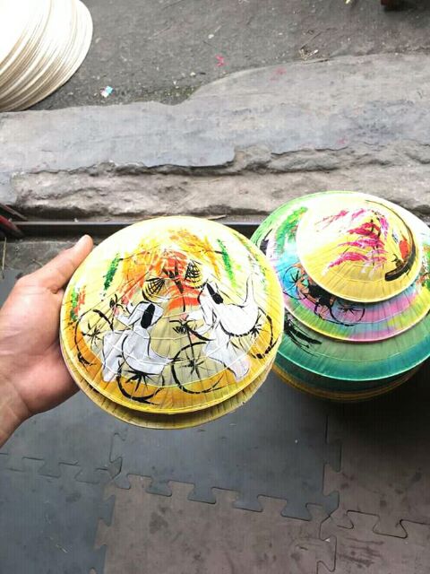 Nón lá vẽ mini làm quà lưu niệm