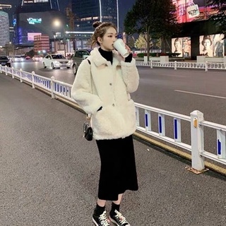 Sét áo khoác lông màu trắng kèm váy body màu đen ulzzang