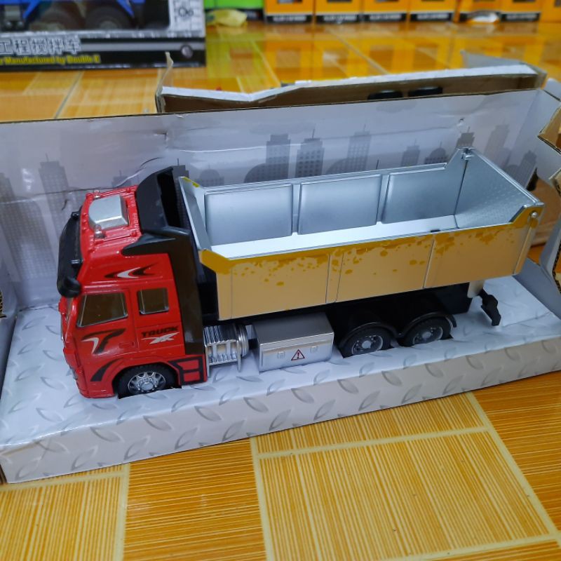 Xe ô tô tải đồ chơi trẻ em tỉ lệ 1:38 có âm thanh động cơ và đèn