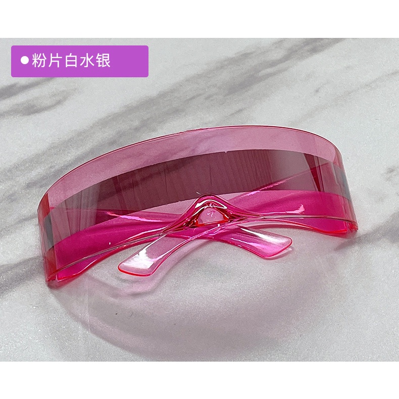 Kính mát kiểu chiến binh tương lai