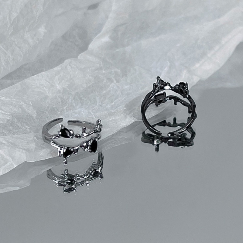 Nhẫn Hình Cành Hoa Đính Đá Phong Cách Cổ Điển