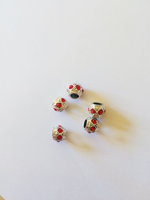 Charm Mic vòng viền pha Lê đỏ cao cấp