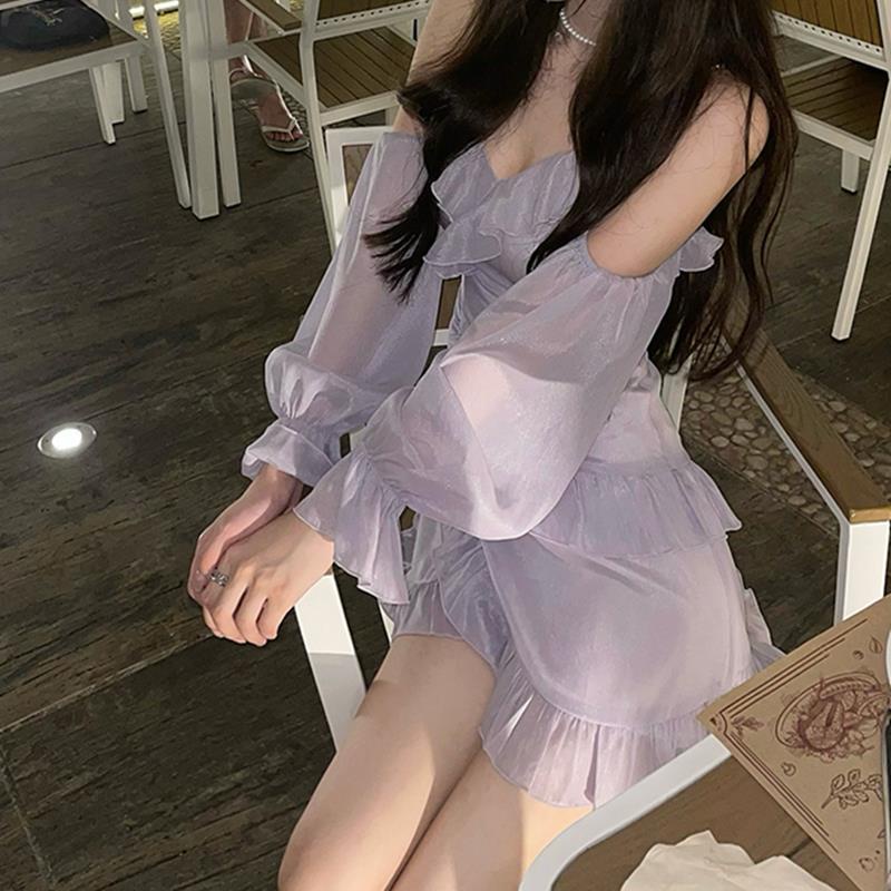 Seaside holiday beach skirt Sanya travel photos show white super immortal temperament lotus leaf edge shoulder strap dress