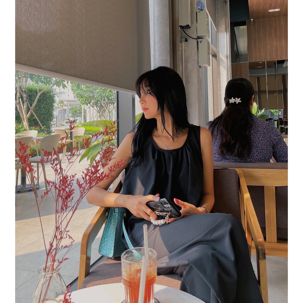 Sleeveless blouse- áo lụa cộc tay