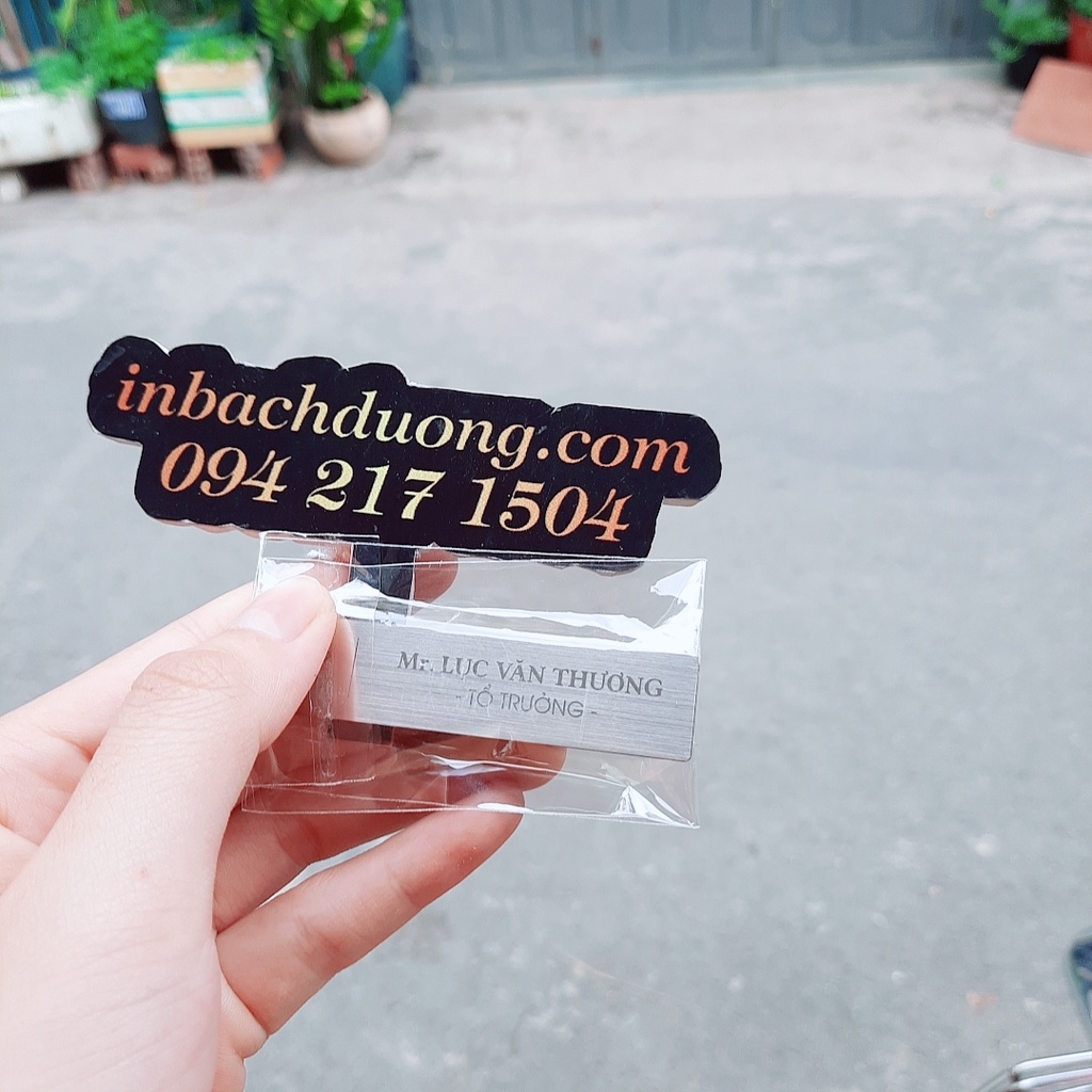 Bảng tên inox bạc xước khắc đen hoặc in màu - In Bạch Dương