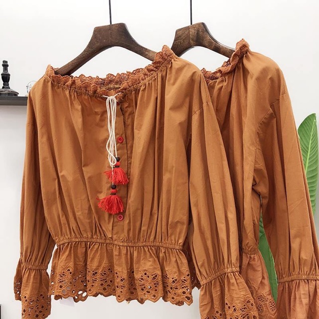 ÁO THÔ THÊU VIỀN REN ĐỤC LỖ