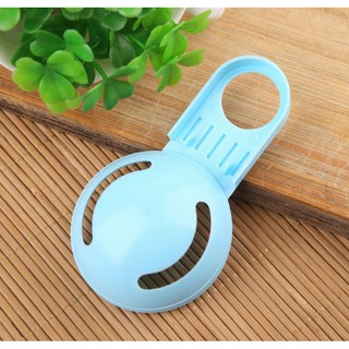 Dụng cụ tách lòng đỏ trứng