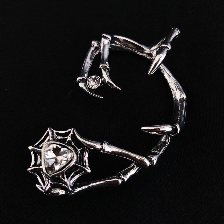 Khuyên Tai Hình Móng Vuốt Ma Đính Đá Cá Tính Phong Cách hip-hop