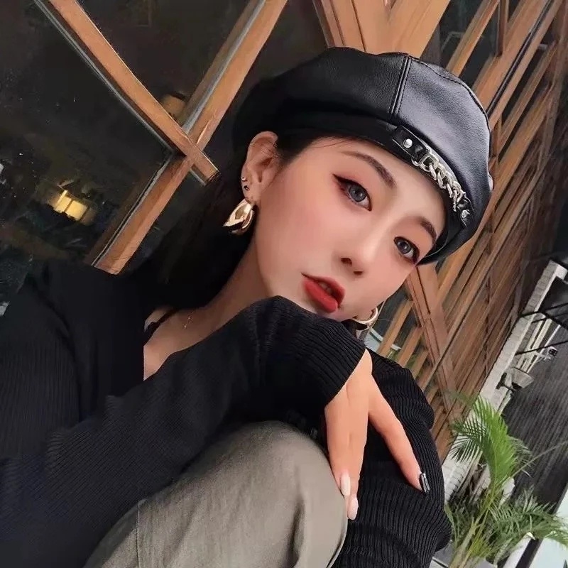 Mũ Beret Da Pu Phối Dây Xích Kim Loại Phong Cách Retro Anh Quốc Cá Tính