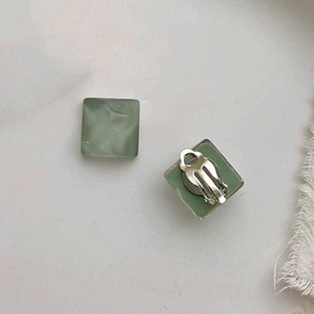 Đôi khuyên tai dạng kẹp không xỏ lỗ mặt hình vuông bằng nhựa resin nhiều màu tùy chọn dành cho bạn nữ