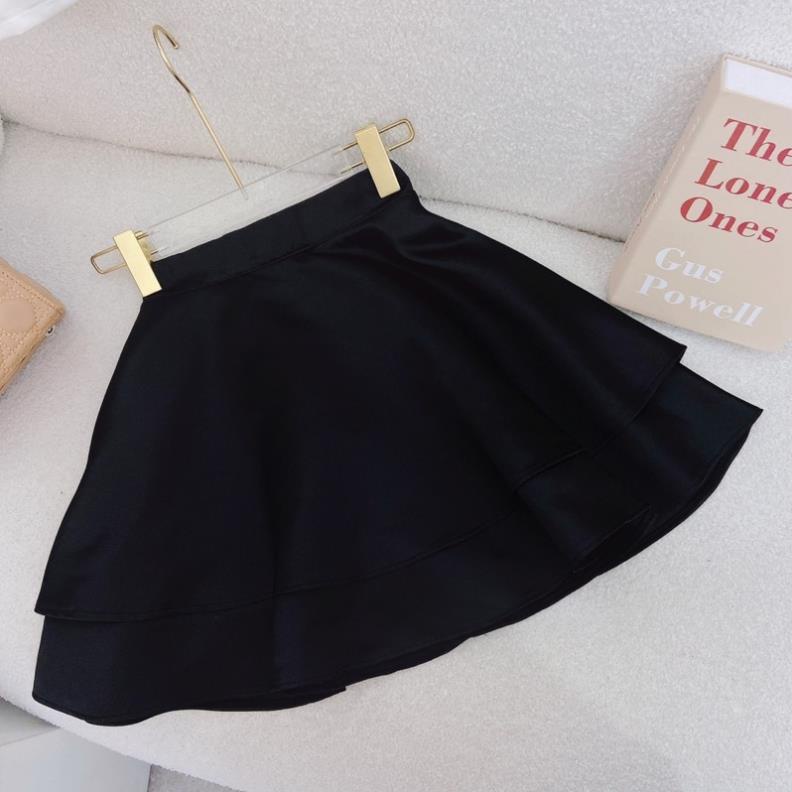 Set áo peplum trắng gấp ngực cột nơ đen eo kèm chân váy ngắn xòe tầng đen