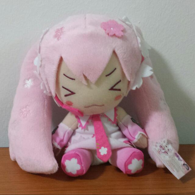 [TAITO] Gấu bông doll nhỏ Vocaloid Sakura Miku Hatsune Plush Pink Smiling ver chính hãng Nhật Bản