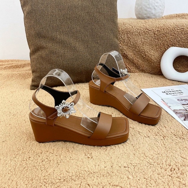 SANDAL XUỒNG BẢN NGANG KHOÁ GÀI HOA
