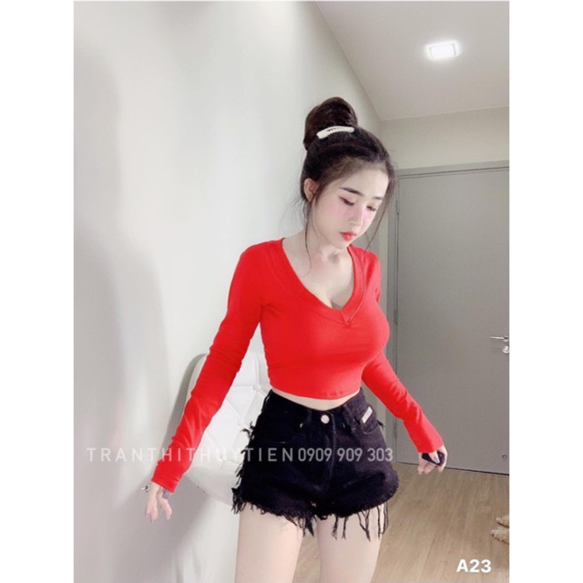 Áo thun croptop cổ tim tay dài trơn nữ - CAROTSHOP