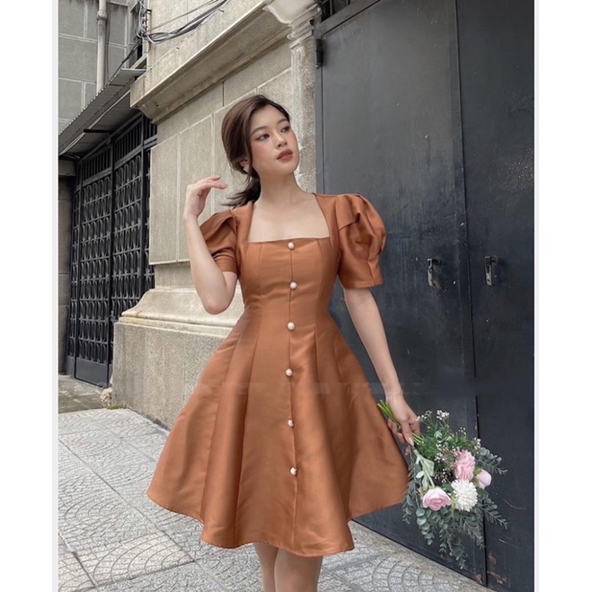 Đầm đính cúc cut out lưng vải taffa tay bồng sang trọng che khuyết điểm BYHUONG