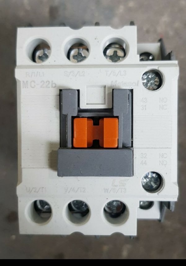 Khởi động từ- Công tắc Tơ  MC 22 A