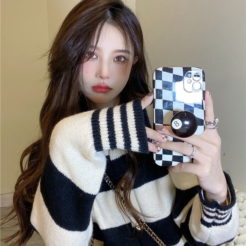 Áo khoác Cardigan dệt kim tay dài cổ tròn họa tiết kẻ sọc trắng đen tương phản thời trang thu đông cho nữ