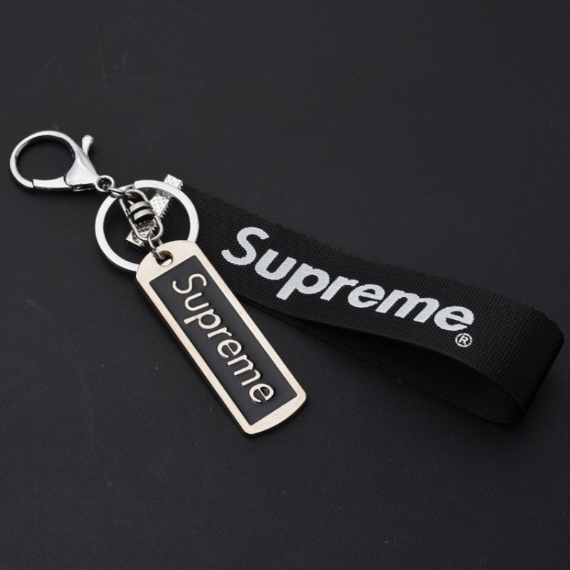 Móc khóa trang trí in logo thương hiệu Supreme