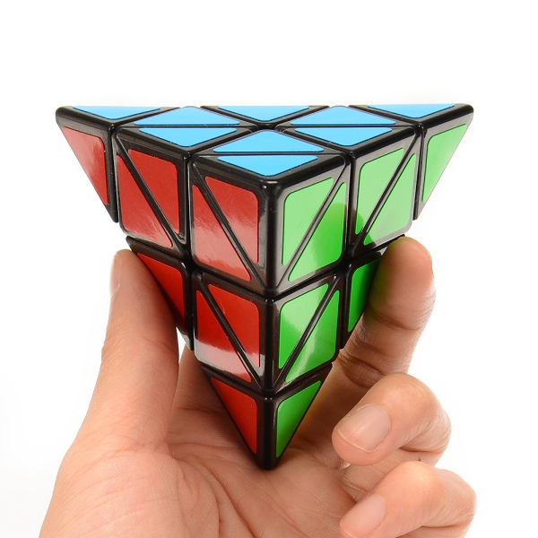 Đồ chơi rubik xoay nhanh giúp phát triển trí não