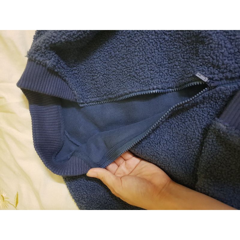 Áo lông cừu Uniql0 kéo khóa bomber