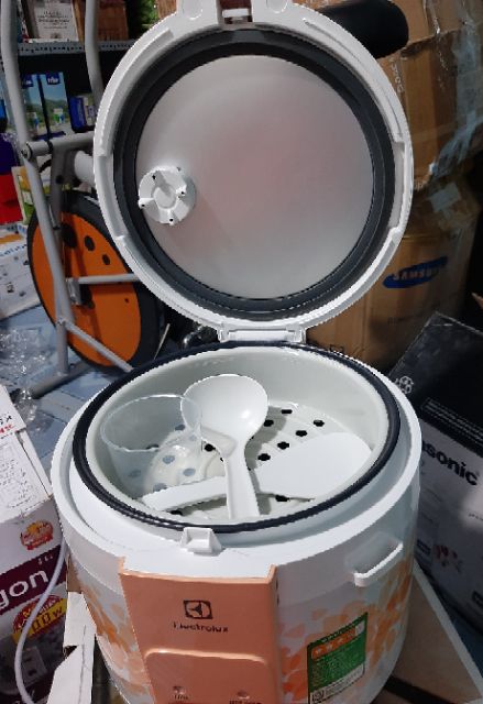 Nồi cơm điện Electrolux ERC3105 - Giá rẻ nhất | BigBuy360 - bigbuy360.vn