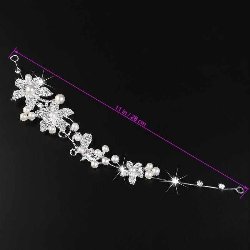 Cài tóc hoa xinh xắn trang trí cho cô dâu