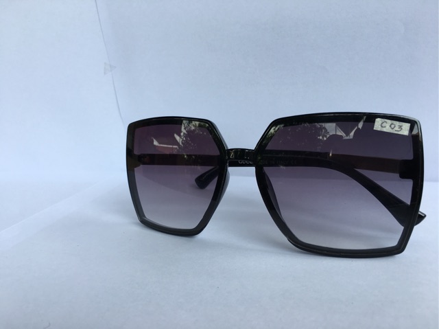 Kính mát nữ sành điệu mặt vuông mã kính C03