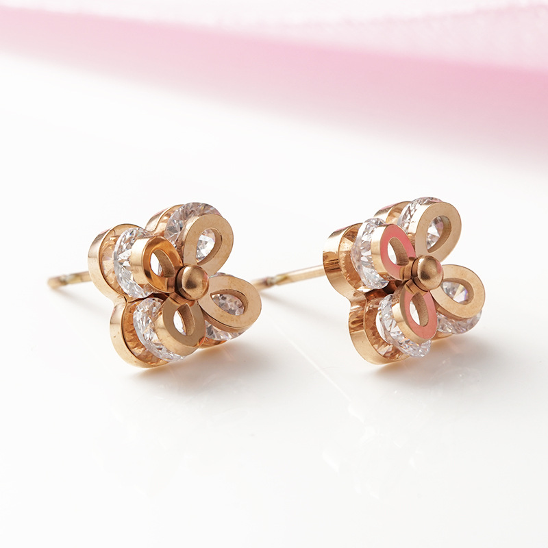 The Korean version of four Diamond Flowers Qierkang is gold earrings, women's earrings, rose earrings, air earrings (Zircon cotton earrings, women's earrings).