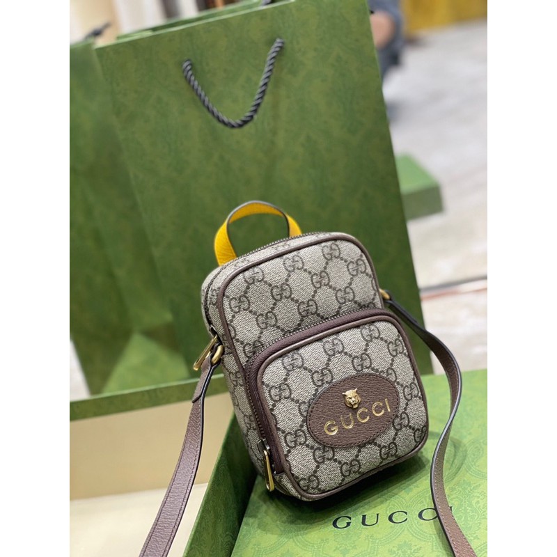 túi đeo chéo mini nhỏ gọn có túi bánh phía trước hoạ tiết in logo gucci GC gg